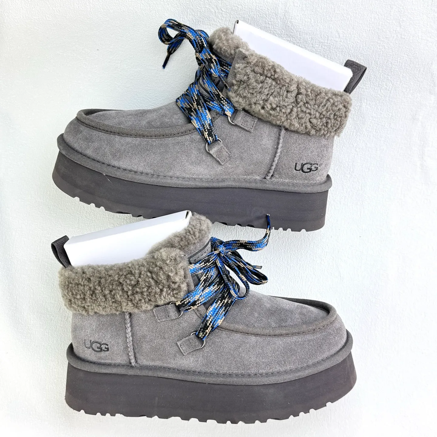 Self-pickup 💰560 Ugg Fukala lace-up boots 3954 The official website's main recommendation. A must-have for Maillard in autumn and winter. Every color matches well. The shape is super positive. The soles are increased by 3.8cm. Perfectly modifying the leg shape. Simple and elegant style. Must be arranged! size：35-40